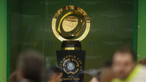 深圳主帅力挺年轻球员，盛赞拼搏意志彰显专注力