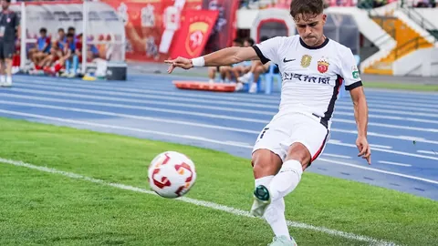 “运动巨星赛场盈利亦培育新锐，共助Z世代开启时代新纪元｜界面报道”